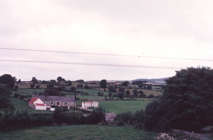 A picture containing outdoor, sky, grass, field

Description automatically generated